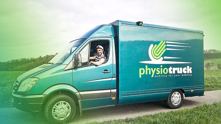 Erfan Barogh in seinem Physio-Truck